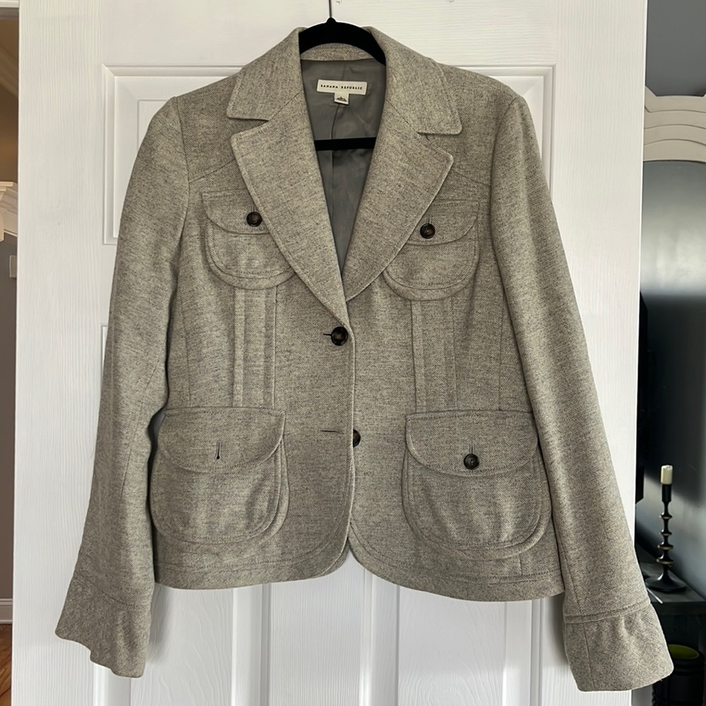 Womens Banana Republic Wool blazer.